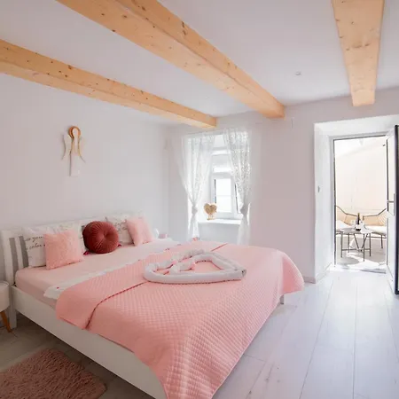 Lovely Stiavnica Apartment